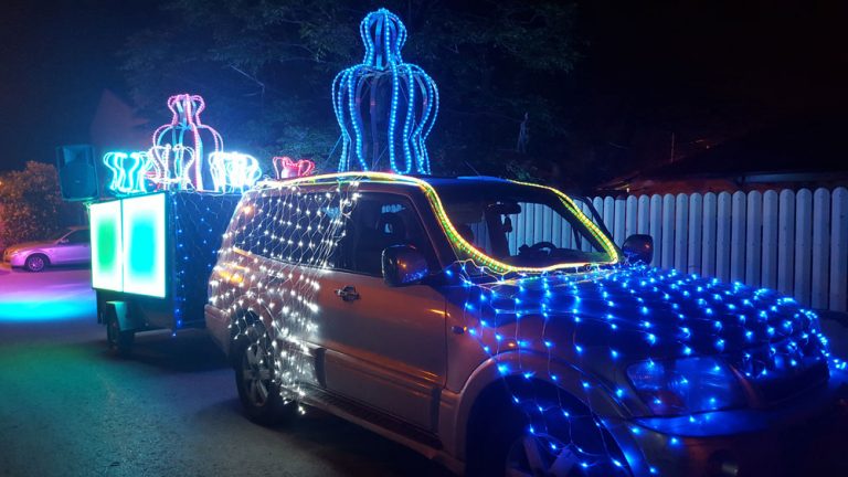 רכב מפואר של הכנסת ספר תורה