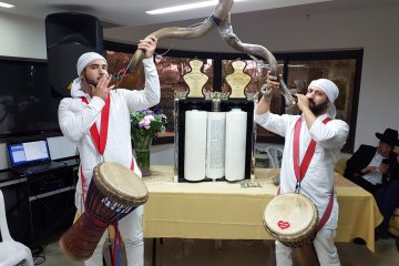 הכנסת ספר תורה – לא רק מזון רוחני